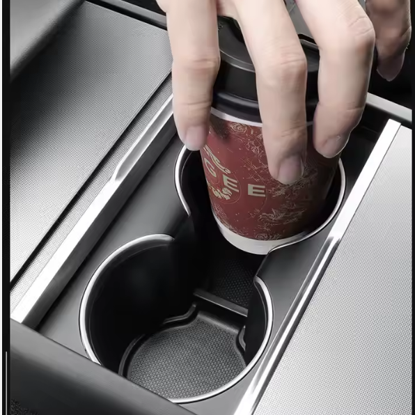 3D Gummimåtte med Kopholder – Tesla Model Y