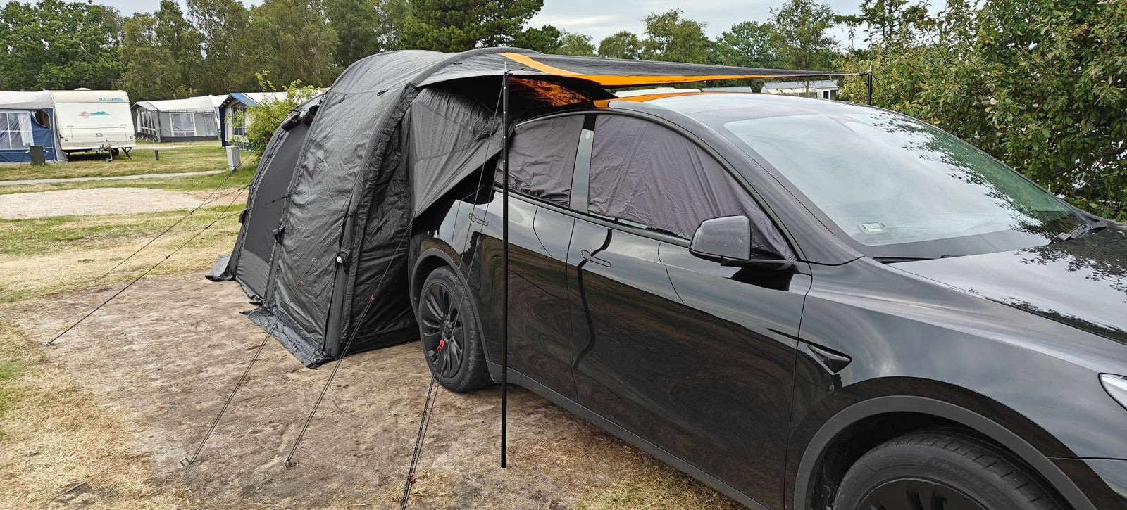 Camping i Tesla Model Y – Den Ultimative Guide til Komfort, Udstyr og Tilbehør